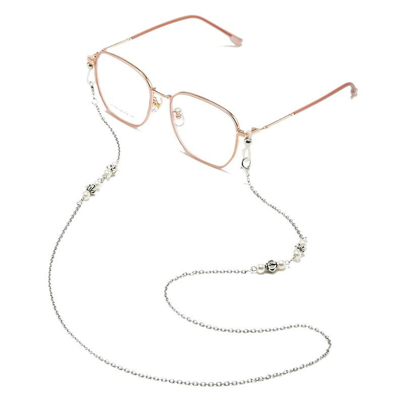 Fashionable Eyewear with Decorative Chain Bowlift