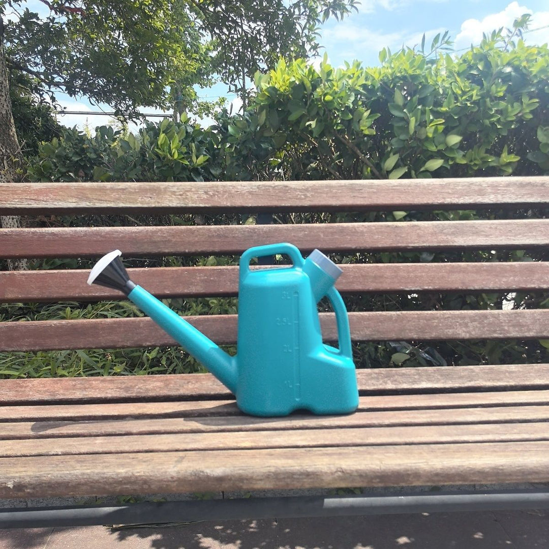 Ergonomic Plastic Watering Can Bowlift