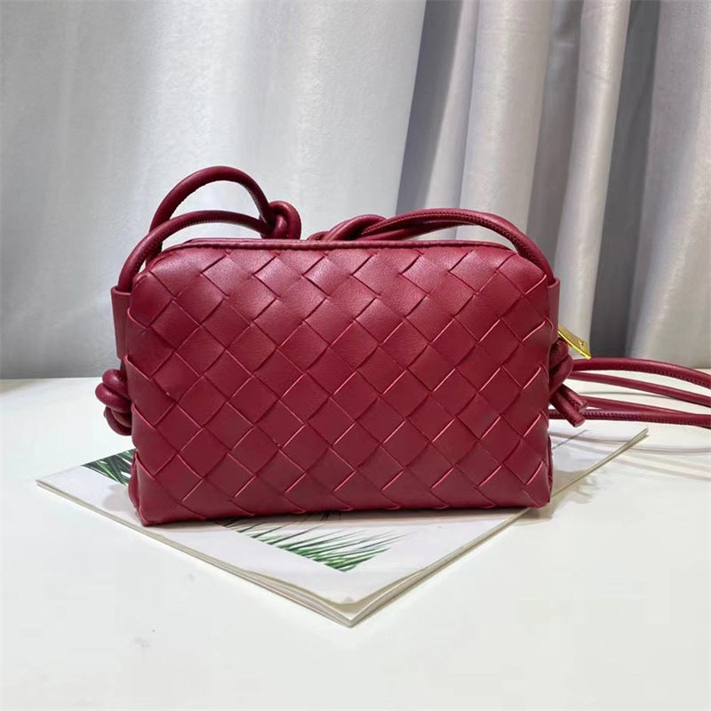 Elegant Woven Shoulder Bag Bowlift