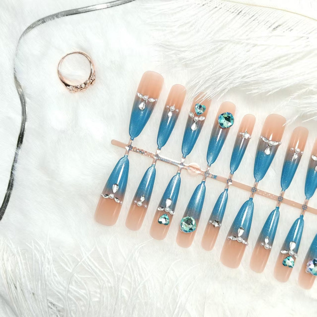Artificial nails with elegant glitter and stone details Bowlift