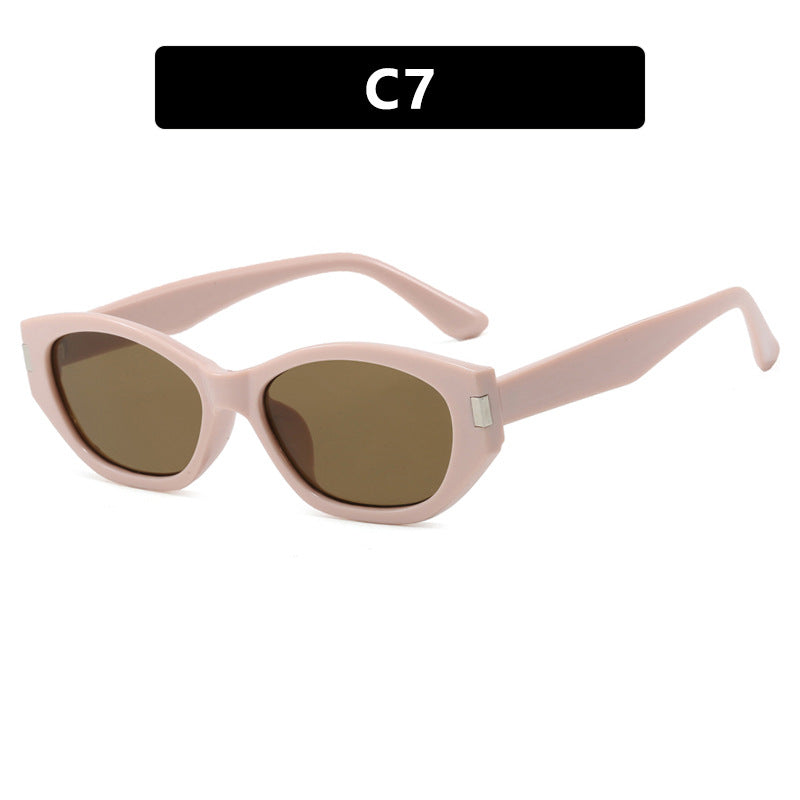 Ladies fashionable cat-eye sunglasses with elegant lenses Bowlift