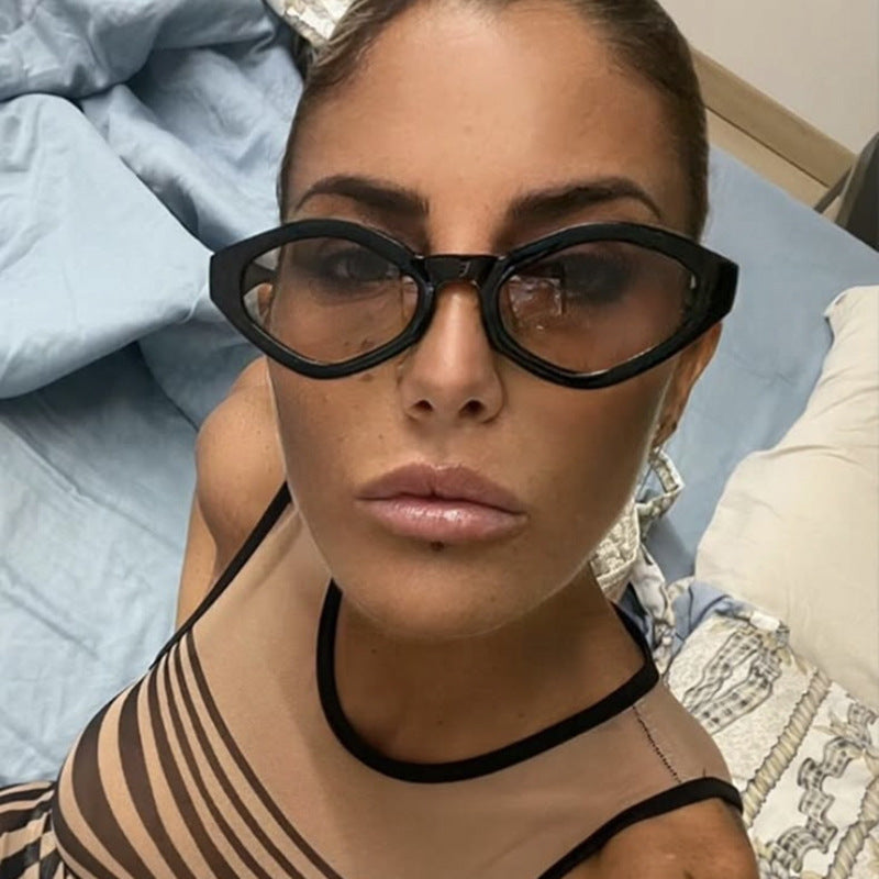 Women's fashionable sunglasses in striking butterfly design Bowlift