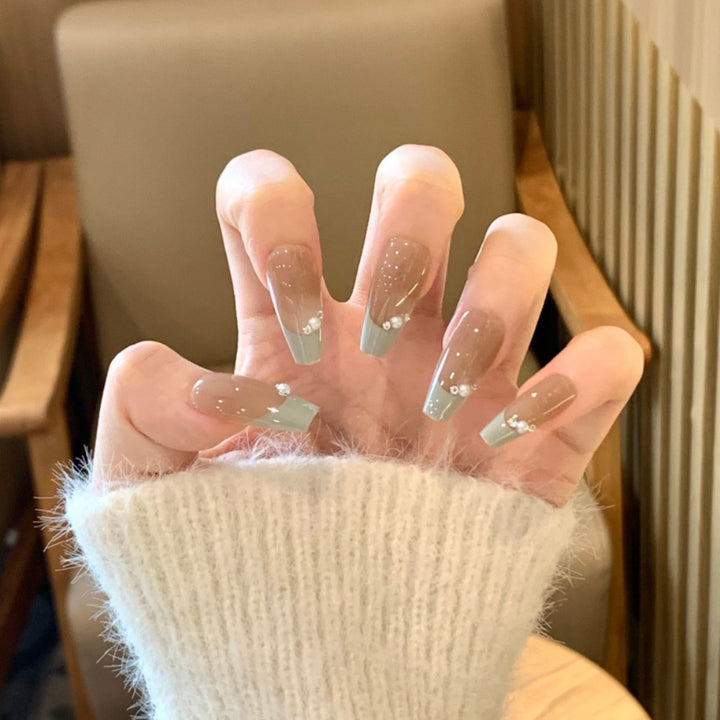 Ombre Stiletto Press-On Nail Set Bowlift