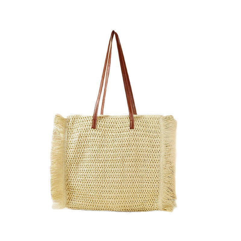 Beach bag made of raffia with fringed details Bowlift