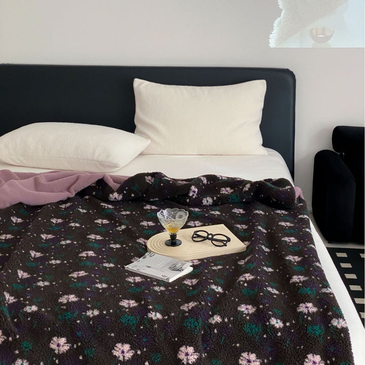 Extra-soft Sherpa throw blanket in check pattern with high pile