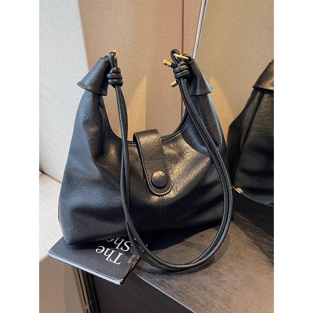 Classic Leather Hobo Bag Bowlift