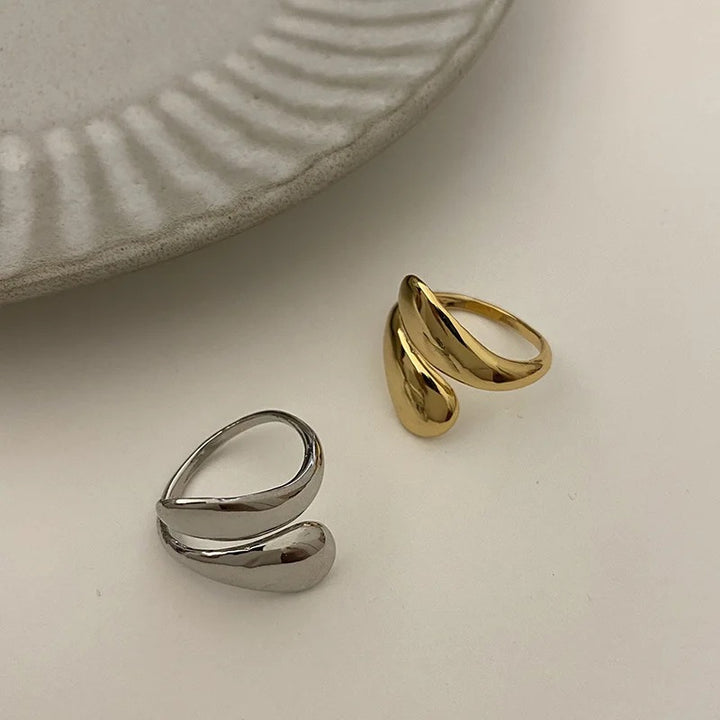 Modern double ring made of stainless steel Bowlift
