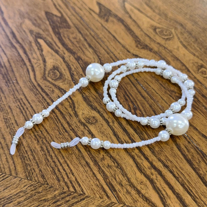 Chic Beaded Eyewear Holder Bowlift