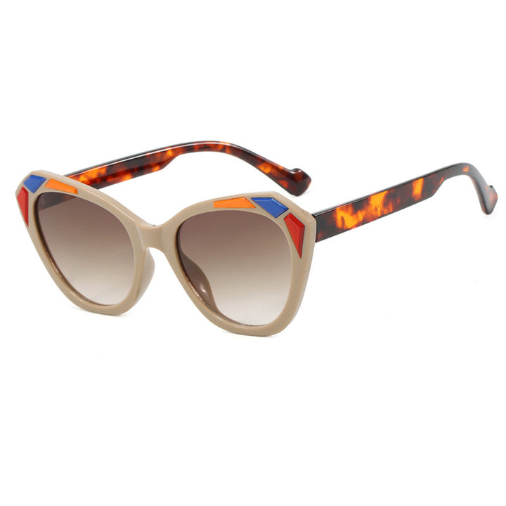 Ladies Cat Eye Sunglasses with Fashionable Details Bowlift