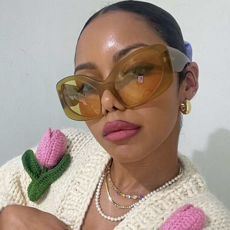 Women's oversized sunglasses in a modern design Bowlift