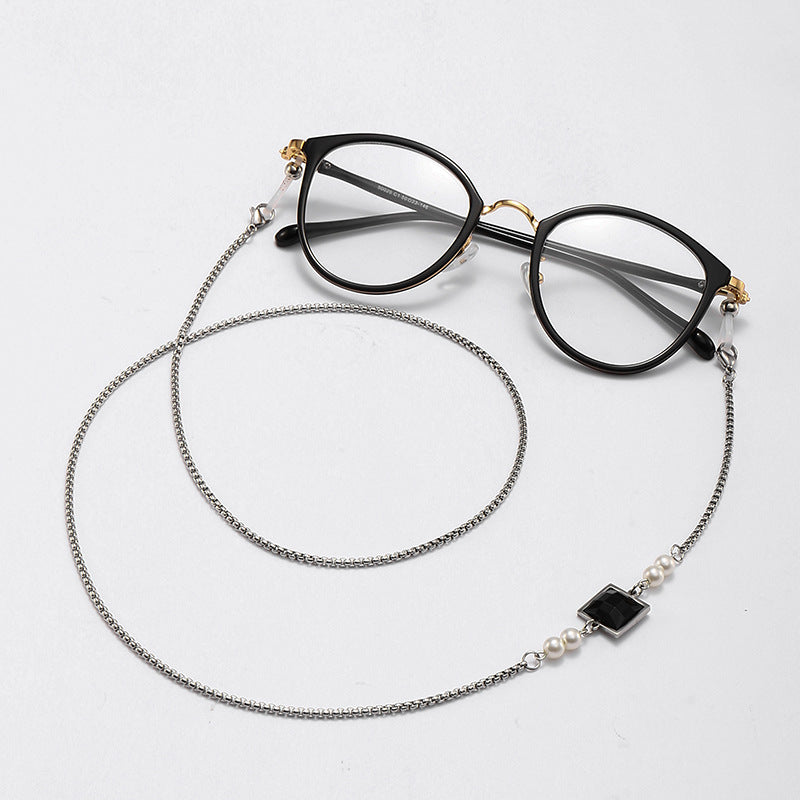 Fashionable Eyewear Chain Bowlift