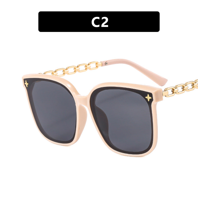 Women's oversized sunglasses with fashionable chain detail Bowlift