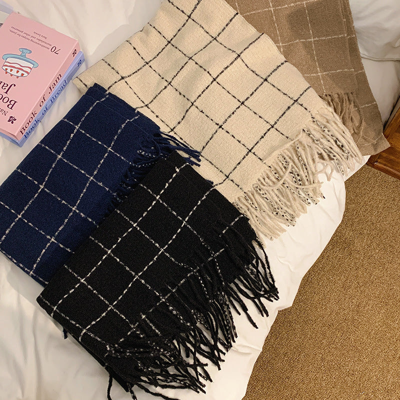 Cozy and Stylish Blanket with Fringes Bowlift