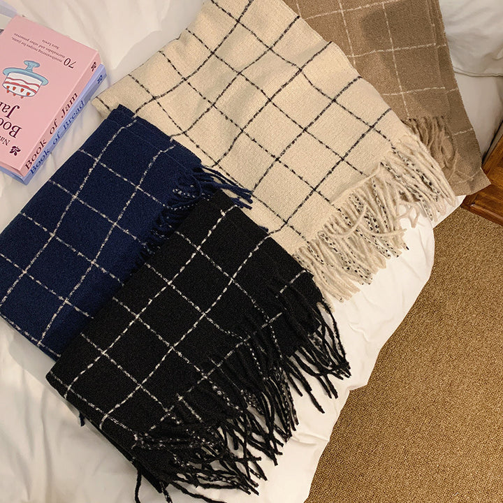 Cozy and Stylish Blanket with Fringes Bowlift