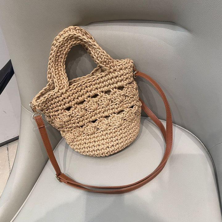 Fashionable handbag with stylish structure pattern Bowlift