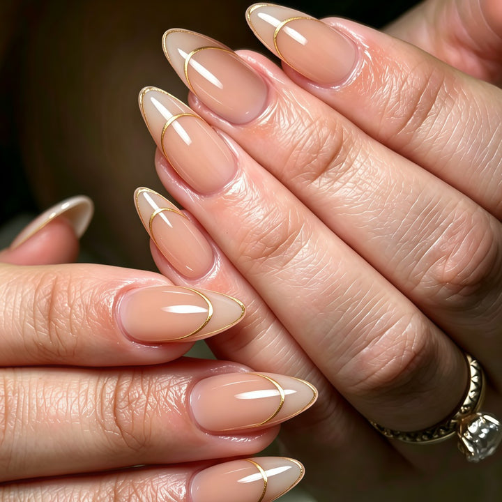 Artificial nails with elegant gold lines Bowlift