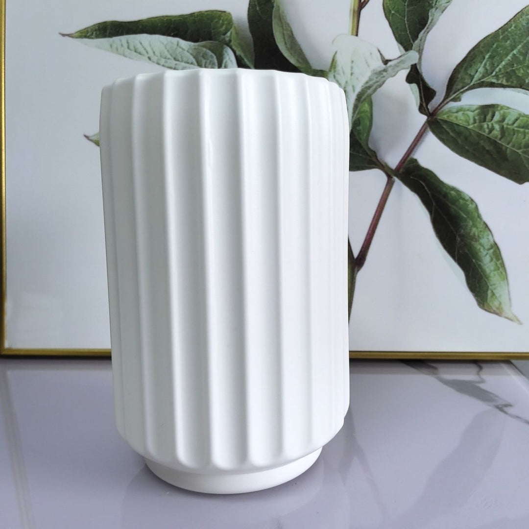 Decorative Vertical Ribbed Vase Bowlift