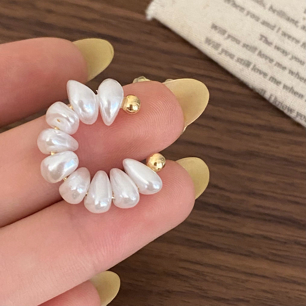 Noble earrings with pearl design Bowlift