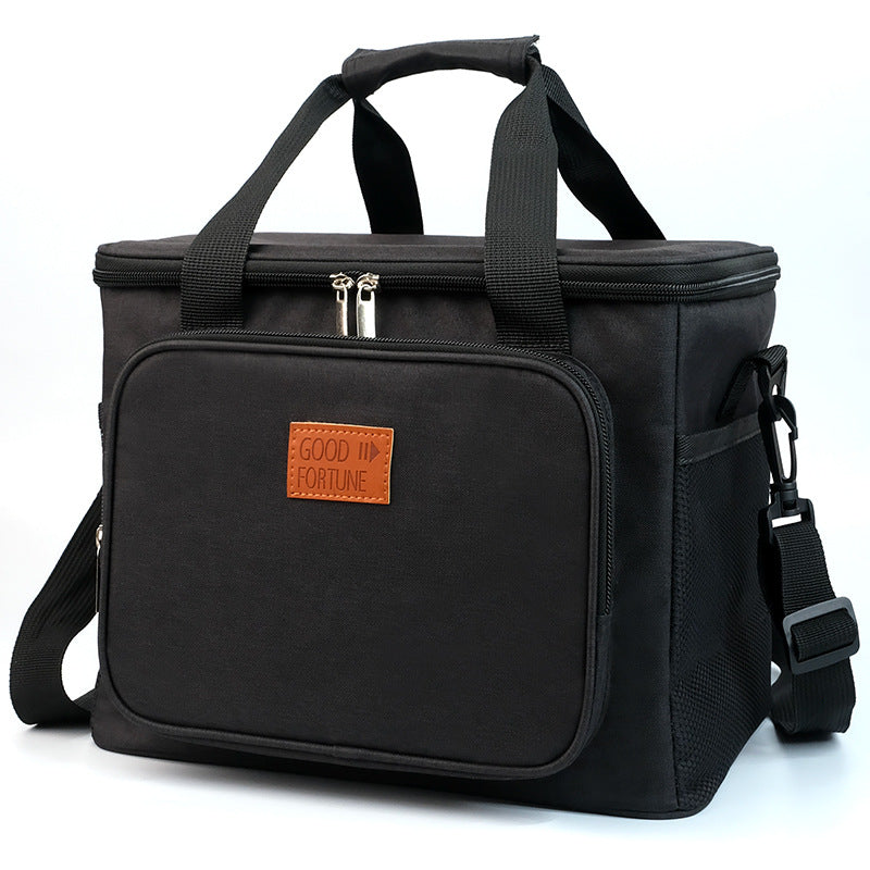 Cooler bag with insulating interior and practical carrying options Bowlift