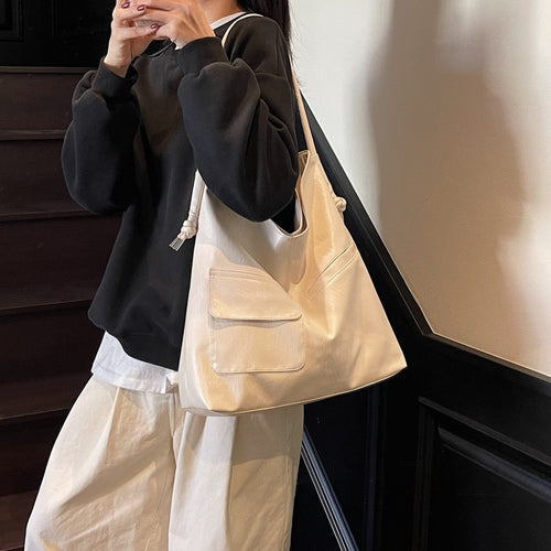 Casual tote bag with practical front pockets Bowlift