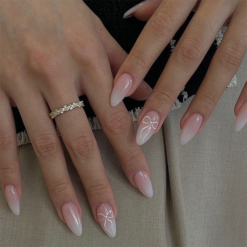 Elegant artificial nails with delicate patterns Bowlift