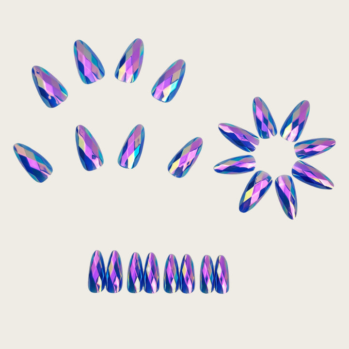 Artificial nails with faceted design Bowlift