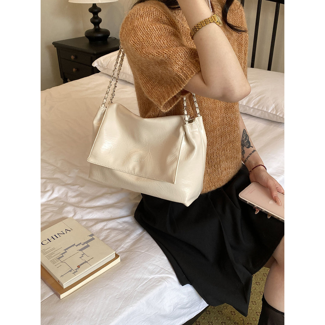 Chic Foldover Shoulder Bag Bowlift