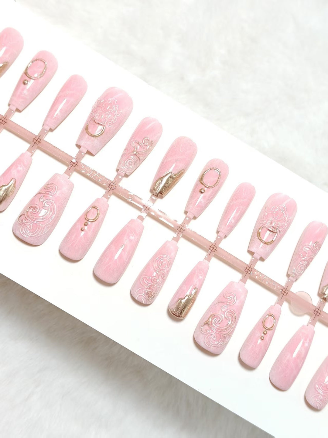 Artificial nails with elegant gold embellishments Bowlift