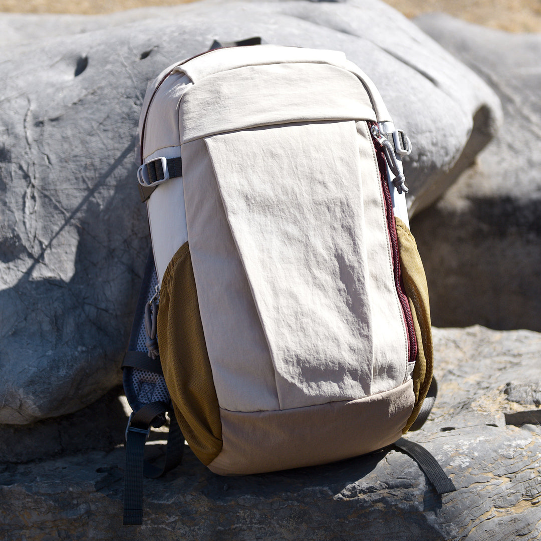 Modern leisure backpack with ergonomic shoulder straps and intelligent storage Bowlift