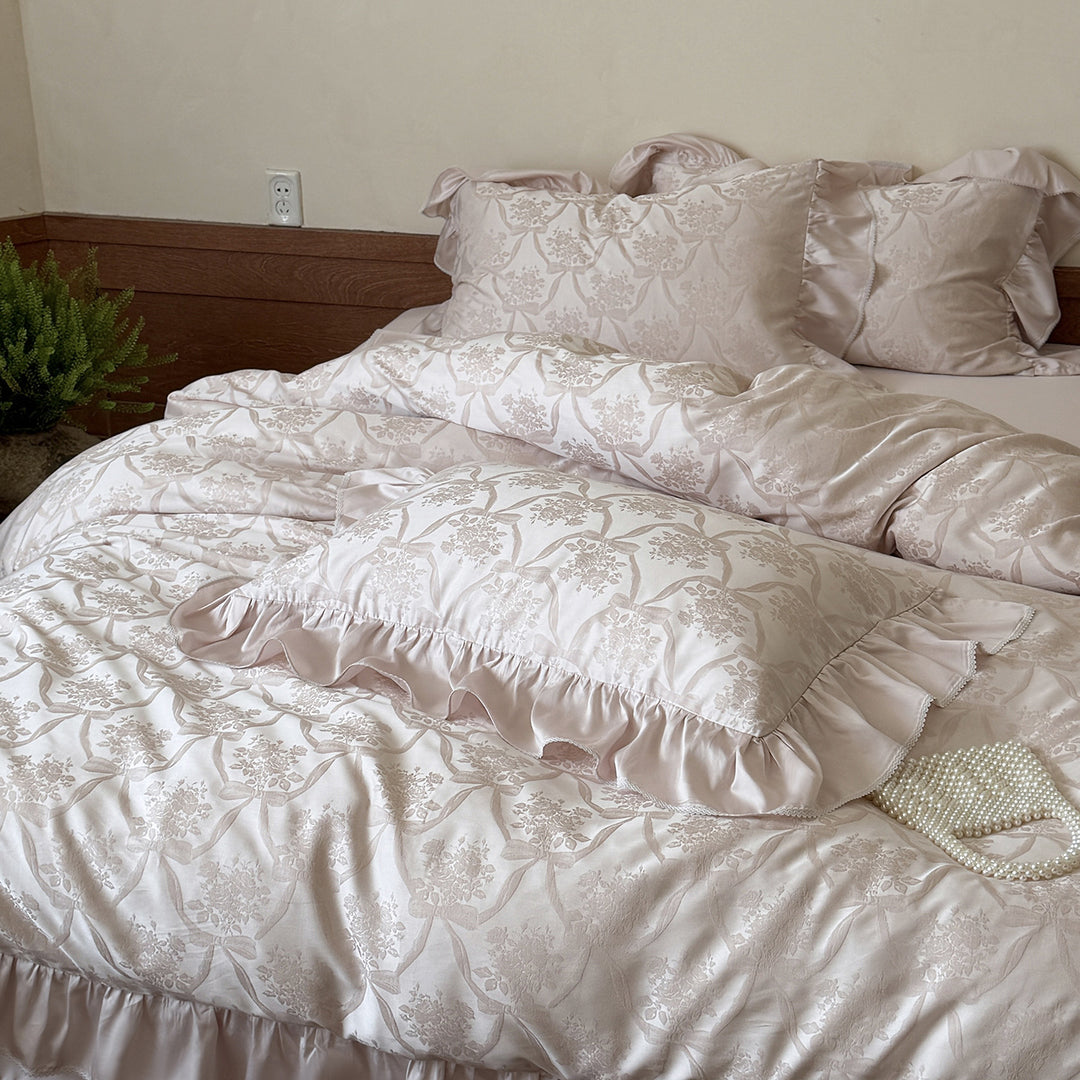 Bed linen set in baroque jacquard with ruffle cushion Bowlift