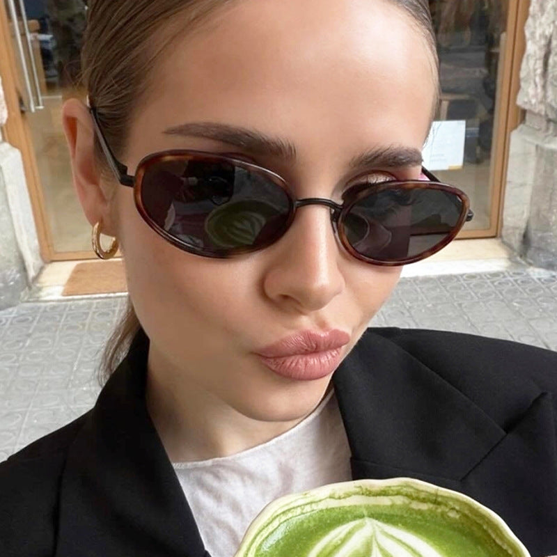 Ladies elegant round sunglasses with stylish metal frame Bowlift