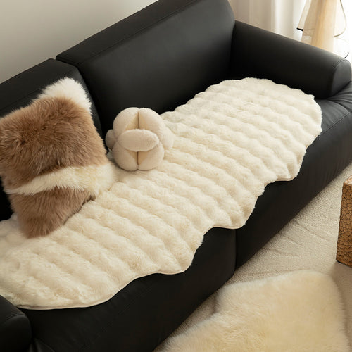 Soft microfiber bathroom runner with wavy edge and non-slip underside Bowlift