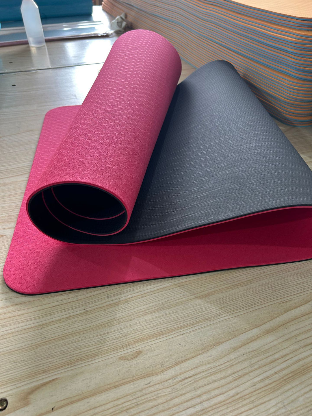 Non-slip and pollutant-free yoga mat Bowlift