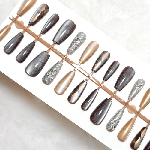 Artifical nails in elegant metallic look Bowlift