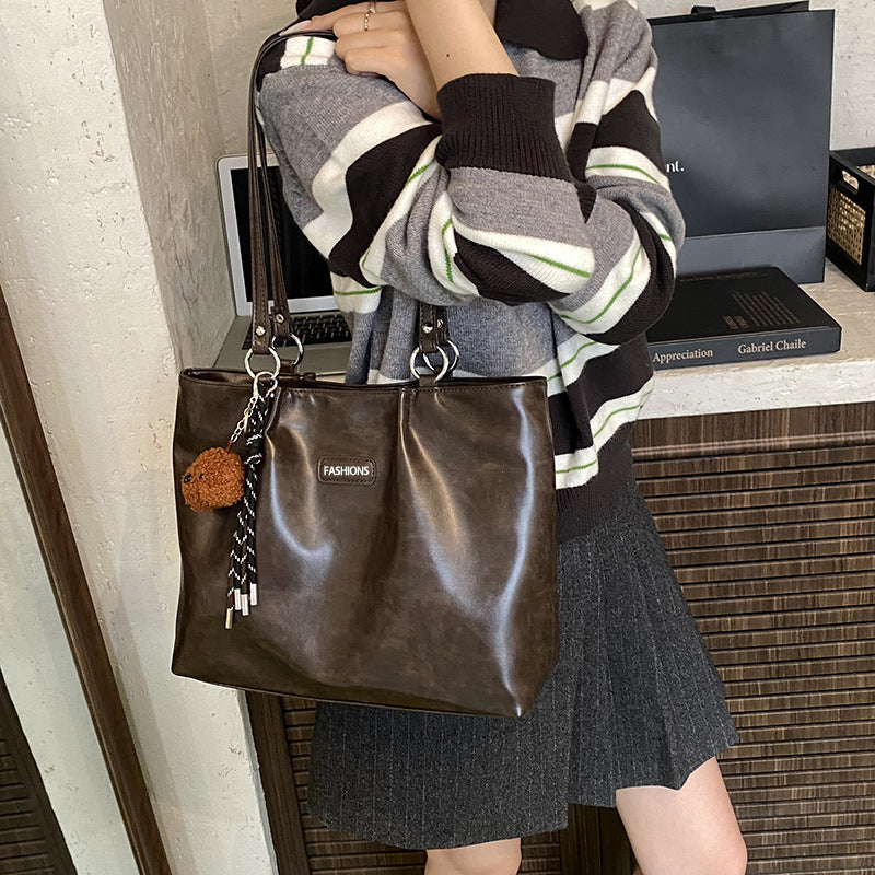 Chic Leather Handbag Bowlift