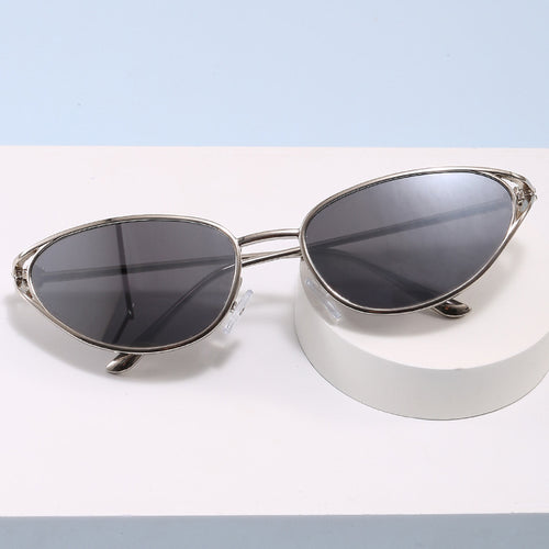 Trendy Cat-Eye Sunglasses with Metallic Frame Bowlift