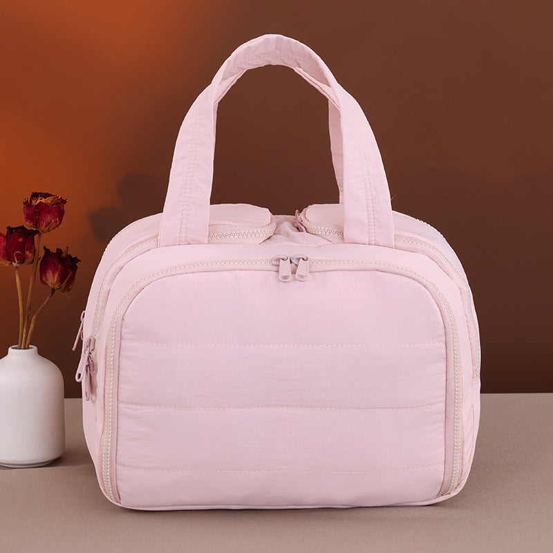 Travel bag with versatile interior pocket and practical carrying handle Bowlift