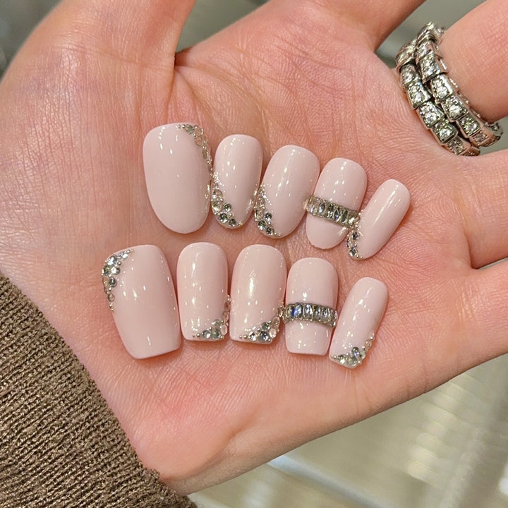 Luxurious art nails with rhinestone accents Bowlift
