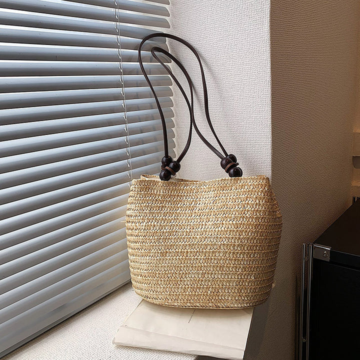 Hand-crocheted tote bag with sturdy fabric handles Bowlift