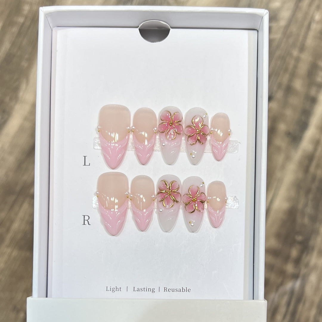 Decorative Floral Stiletto Press-On Nail Set Bowlift