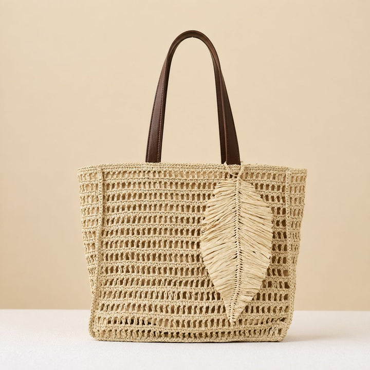 Handbag made of hand-woven natural material with decorative leaf shape design Bowlift