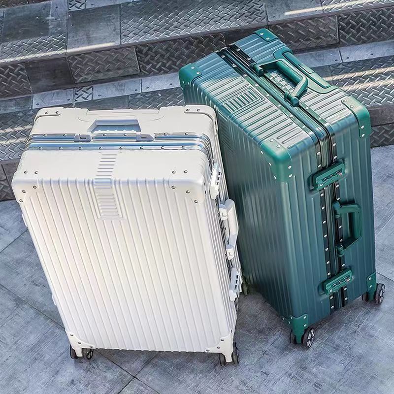 Stylish Hard-Shell Luggage Set Bowlift