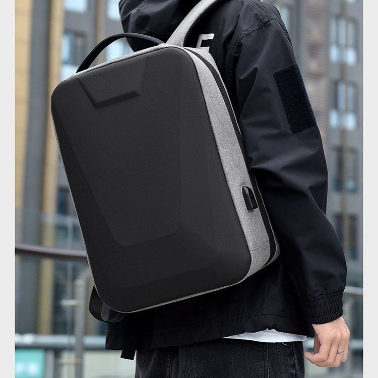 Elegant backpack with innovative hardcase Bowlift