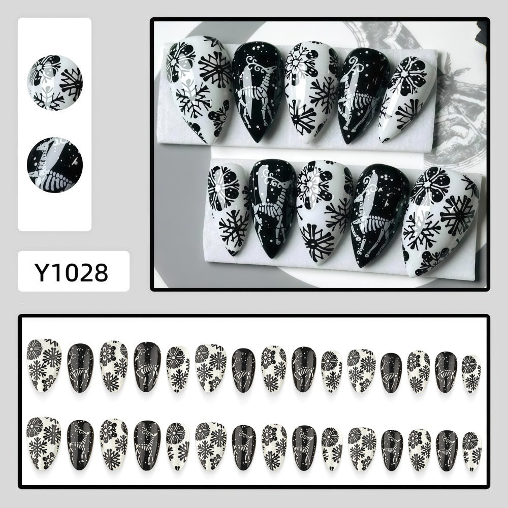 Artificial nails in a unique winter design with snow and reindeer motifs Bowlift