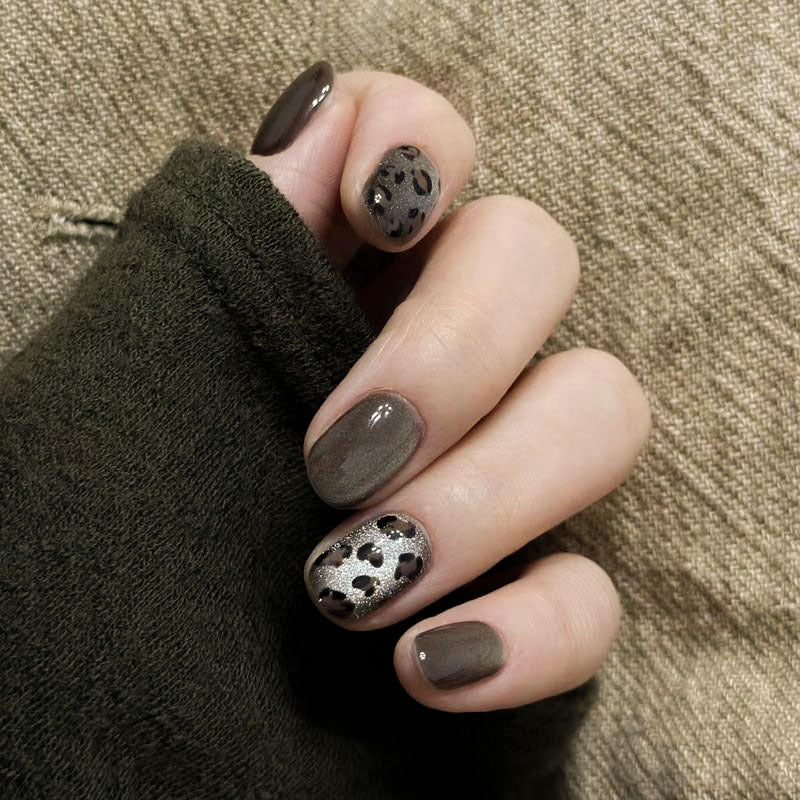 Artistic Press-On Nail Art Set