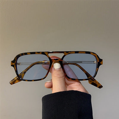 Women's trendy square sunglasses with transparent frame and gentle lenses Bowlift