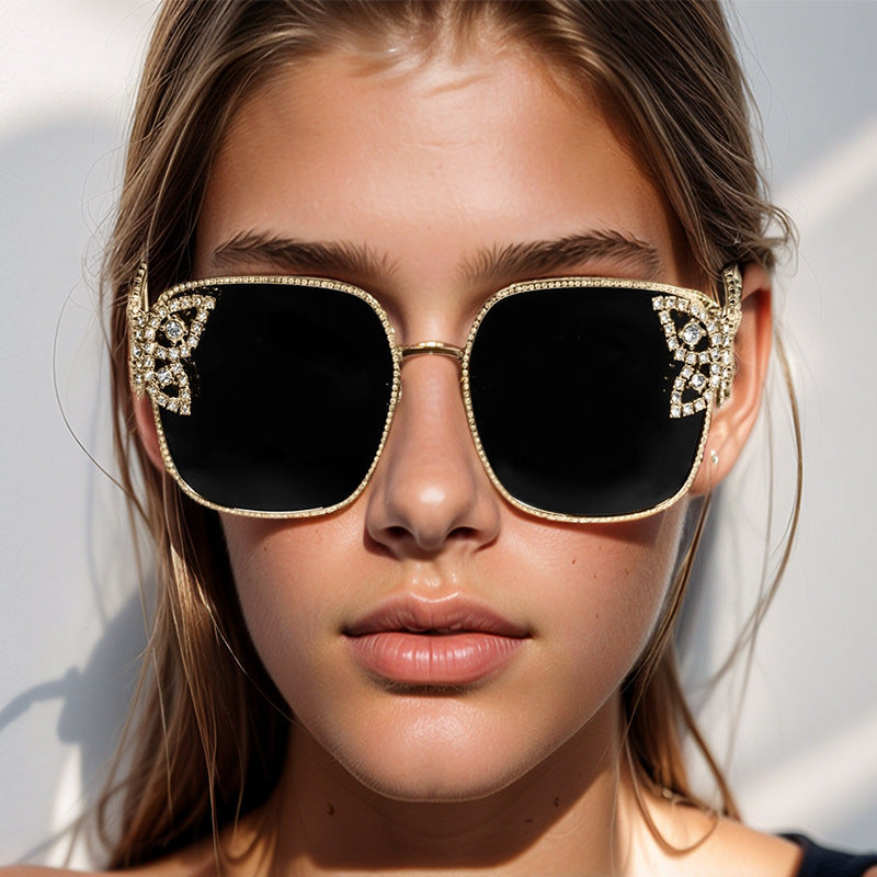 Ladies extravagant glasses with sparkling accents Bowlift
