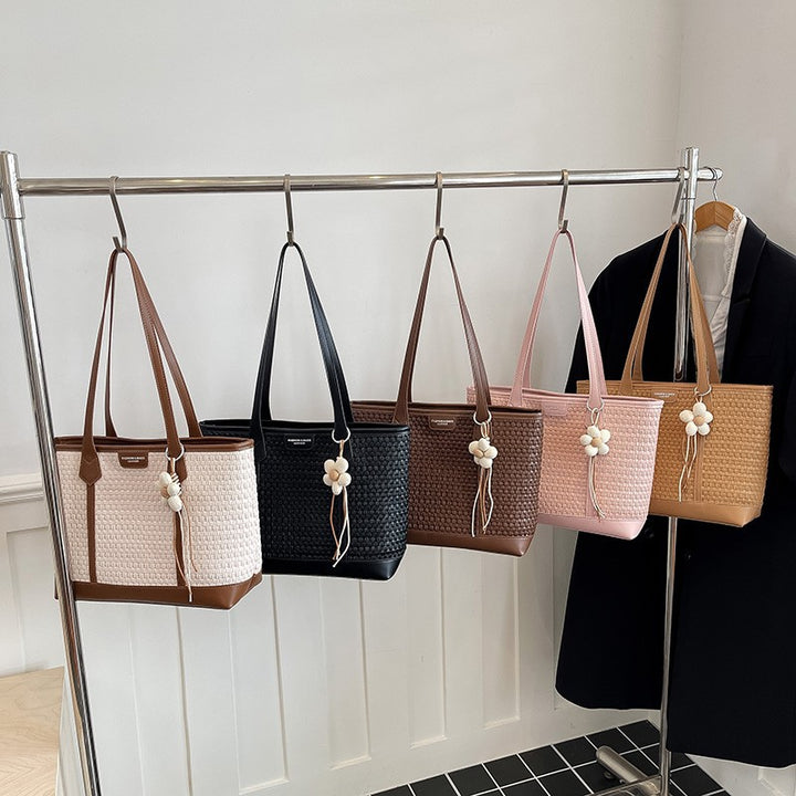 Fashionable tote bag with textured design Bowlift