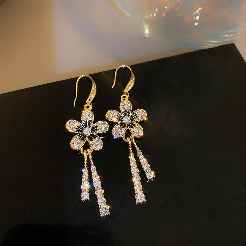Floral Statet Earrings Bowlift