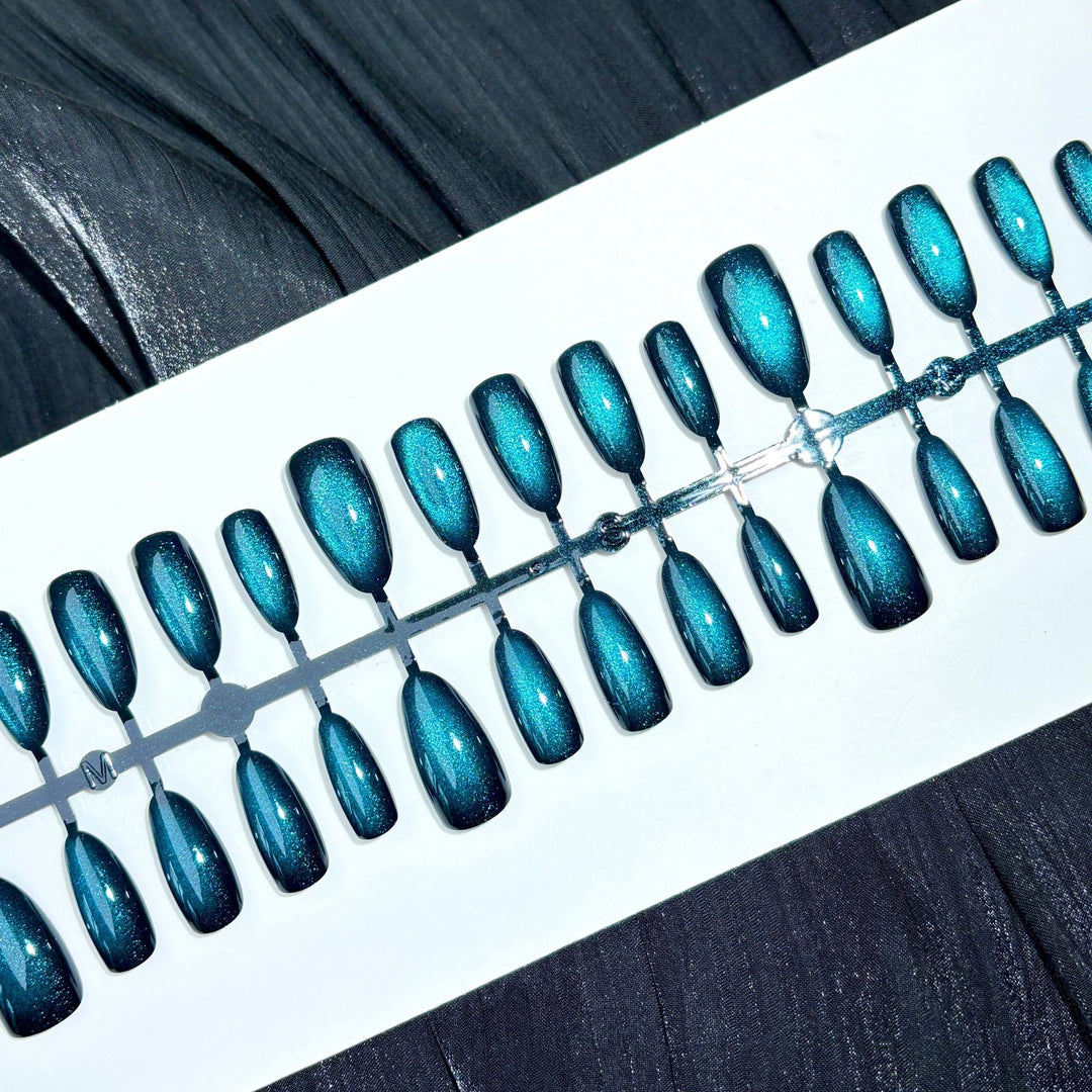 Glittering Press-On Nail Set